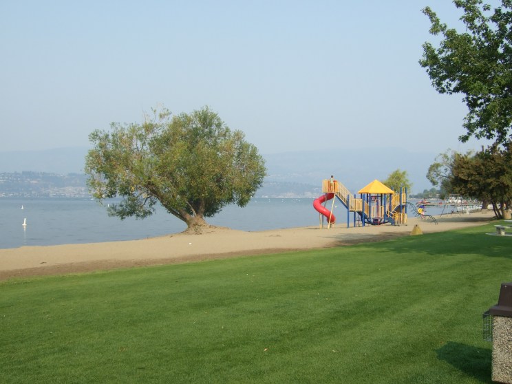 Rotary Beach en route from the La Mission Motor Inn and Starbuck's