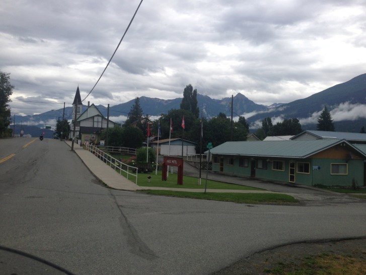 The Kaslo Motel is to the right